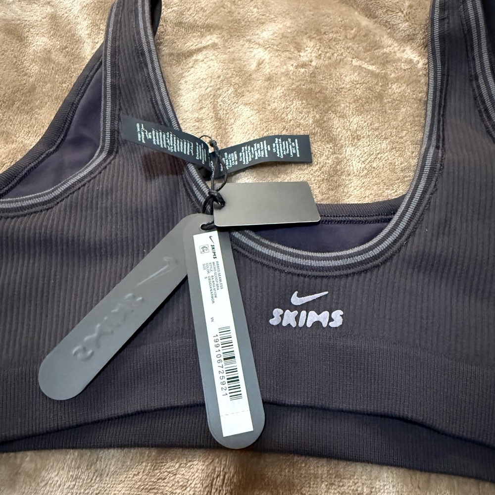 Nike SKIMS Ribbed Seamless - Picture 6 of 11